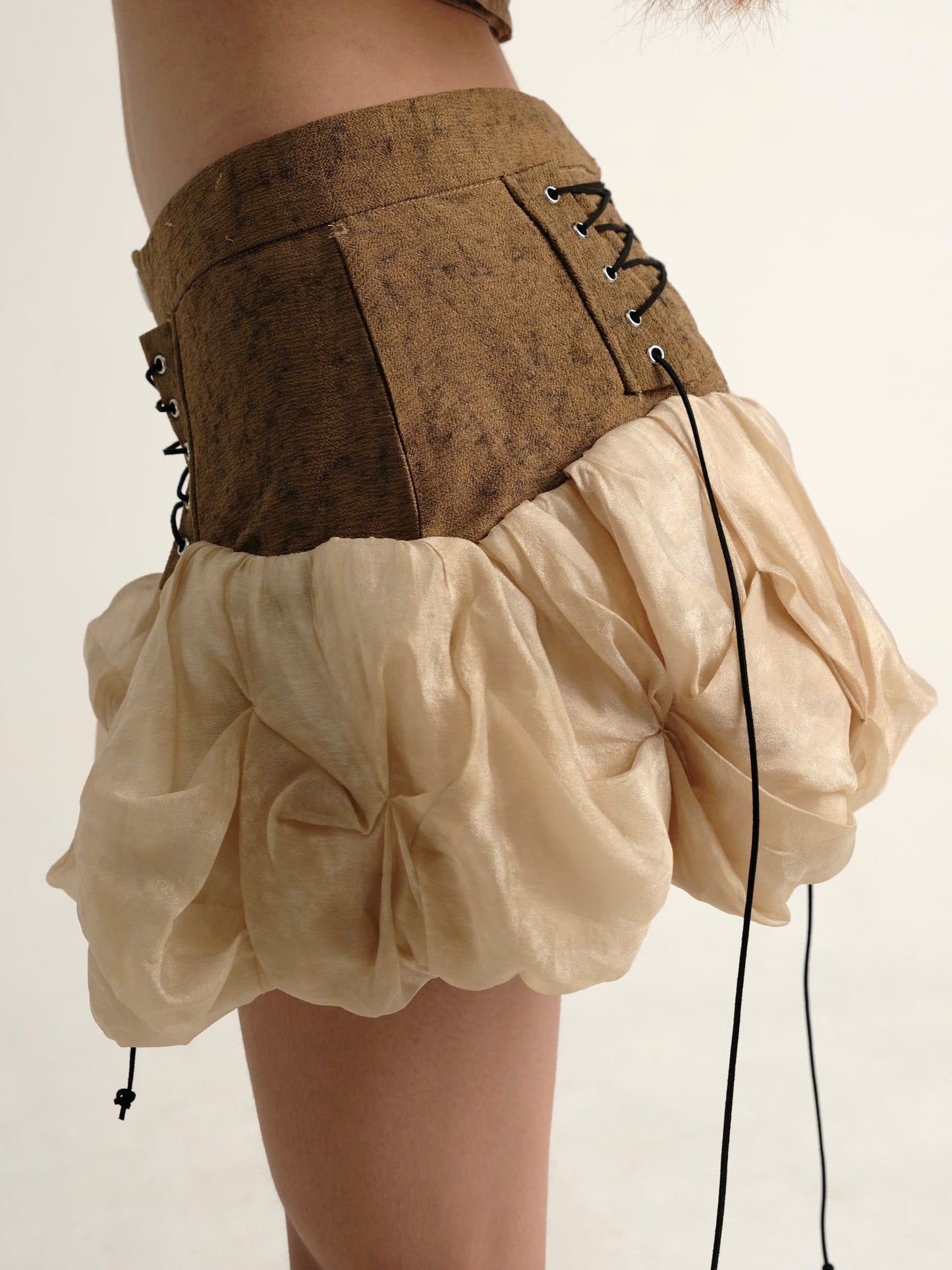 lang-linh-mini-skirt an heritage astoud